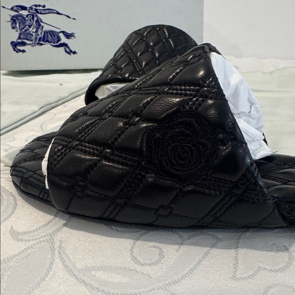 Burberry Quilted Slide Sandal. Ladies 8.5 - Picture 9 of 16